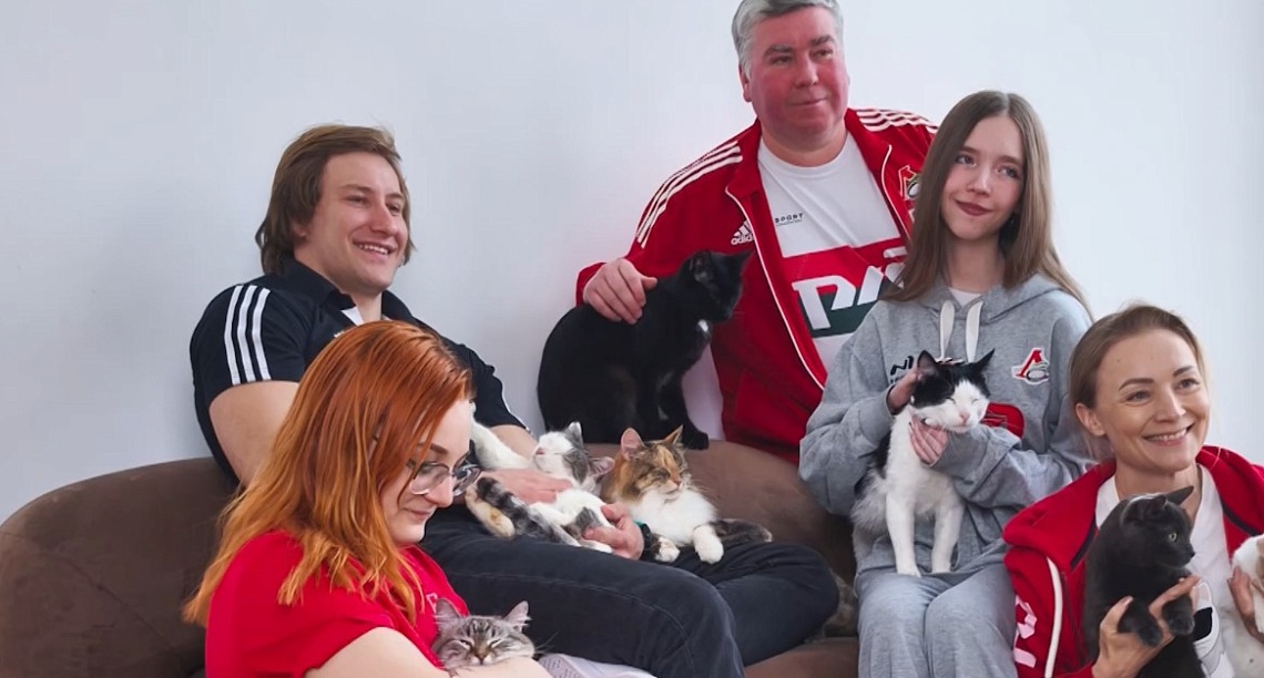 Пензенские регбисты приняли участие в благотворительной фотосессии с котами